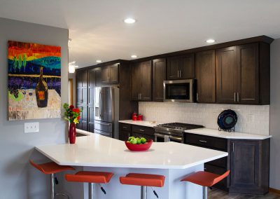 Kitchen with quartz countertops, Des Moines, IA